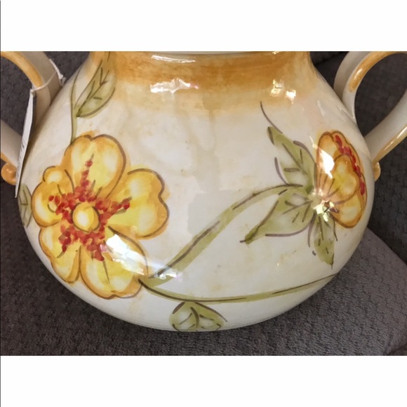 Beautiful large ceramic lidded bowl. - Picture 2 of 6